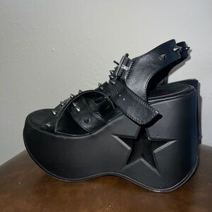 Demonia Dynamite-02s